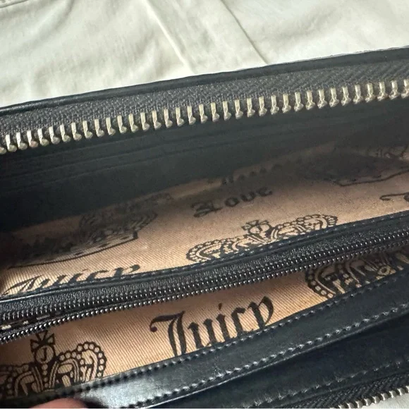 Juicy Couture Continental Wallet - Picture 4 of 5